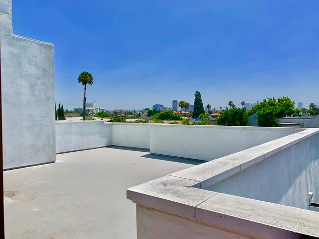 private terrace - 859 S Lucerne Blvd