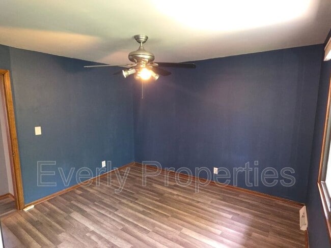 Building Photo - 219 McDivitt Ln