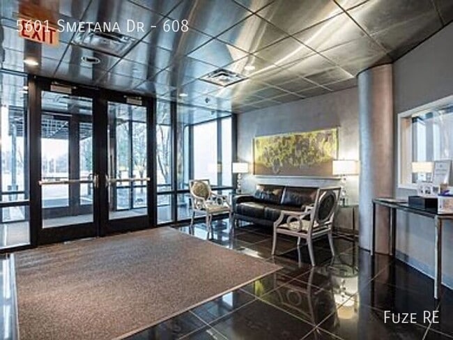 Building Photo - 5601 Smetana Dr