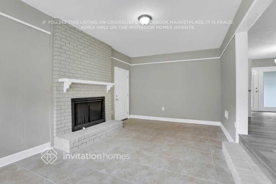 Building Photo - 3724 Manhattan Dr