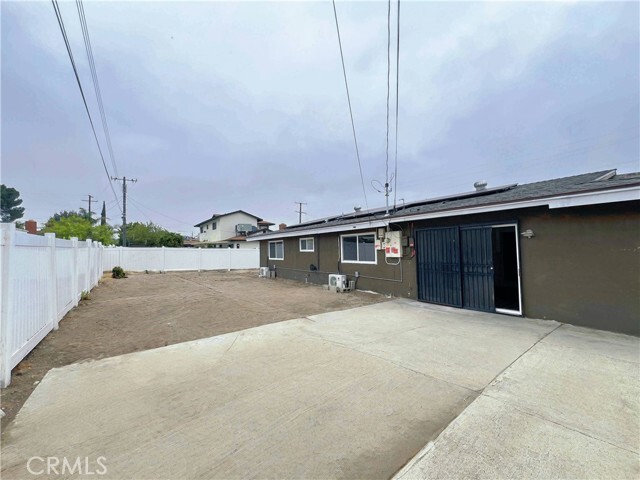 Building Photo - 9228 Oleander Ave