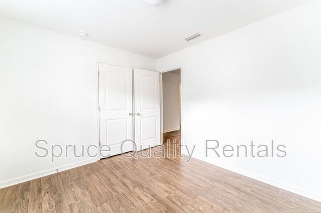 Building Photo - 250 Baybrook Ln
