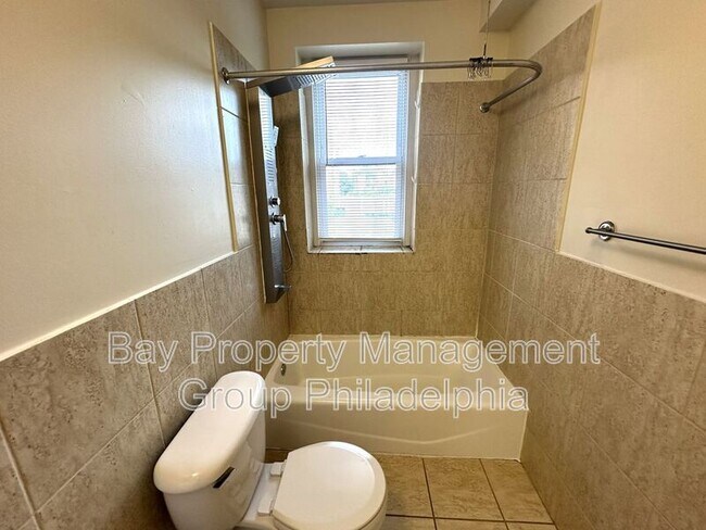 Building Photo - 437 W School House Ln