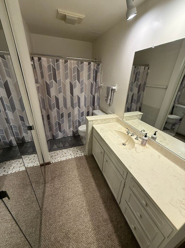 Building Photo - 425 E Henry Clay St