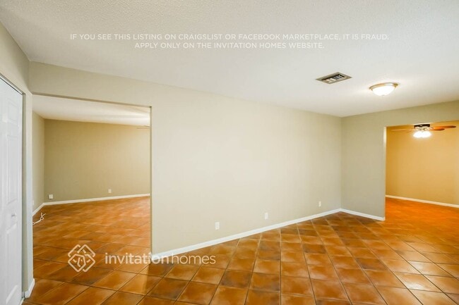 Building Photo - 10274 Ramblewood Dr