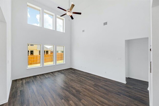 Building Photo - 1500 Sibley Wy