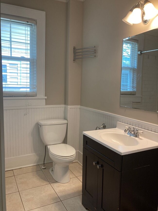 Building Photo - Spectacular Bungalow, Right Outside Uptown!