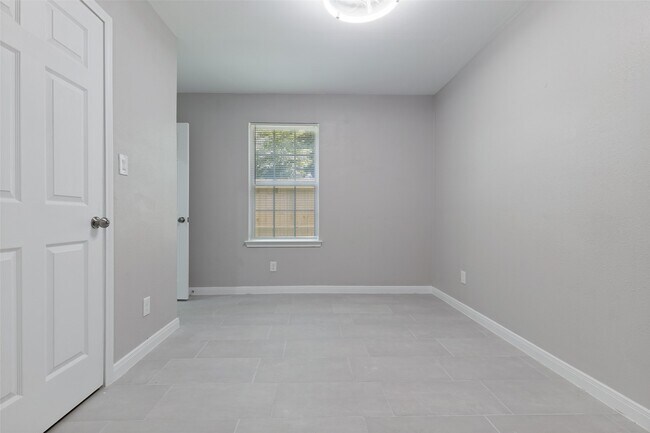 Building Photo - 5034 Nassau Rd