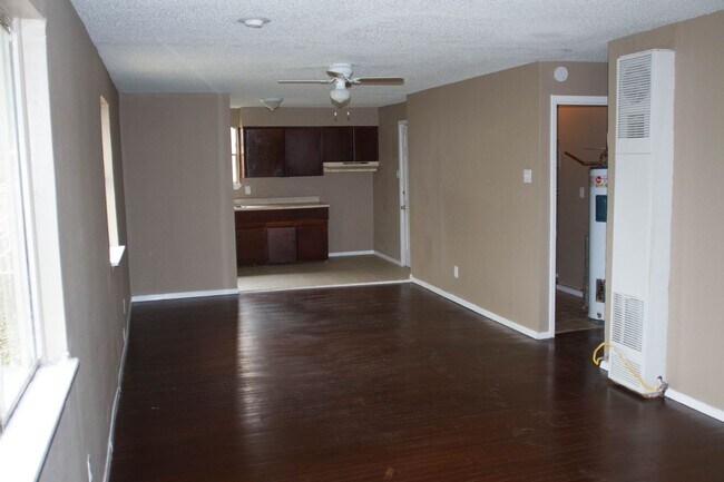 Building Photo - Discover Your New Home in the Heart of San Antonio's East Side