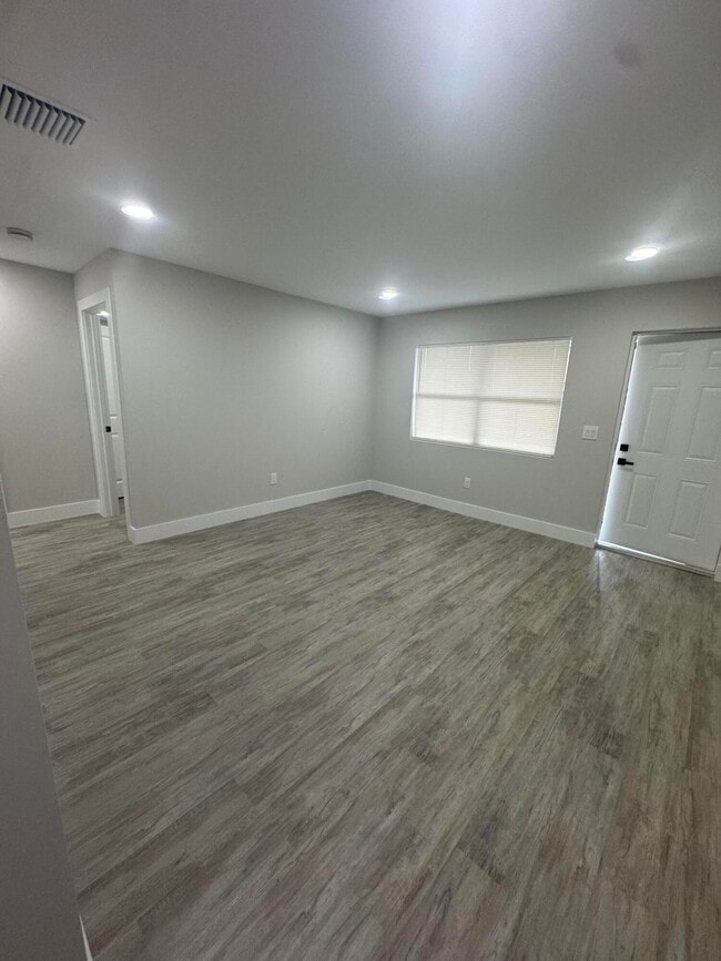 Building Photo - 2590 Hayden Dr