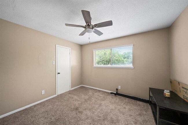 Building Photo - 206 Houghton Rd