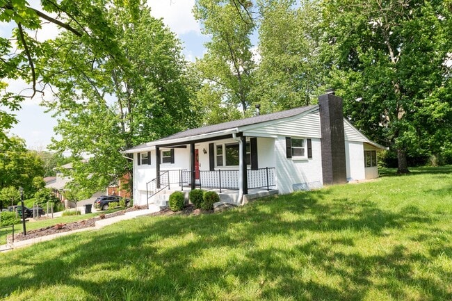 Building Photo - Anderson - Updated and spacious 3 bed 2.5 ...