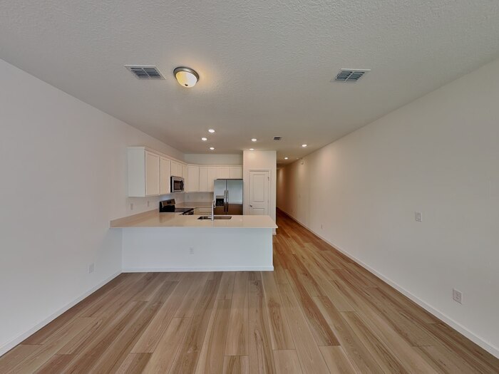 Building Photo - 610 Holly Lks Dr