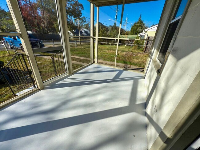 Building Photo - Great 3 Bedroom Rental Home Available