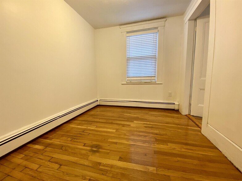 Building Photo - 65 Elm St
