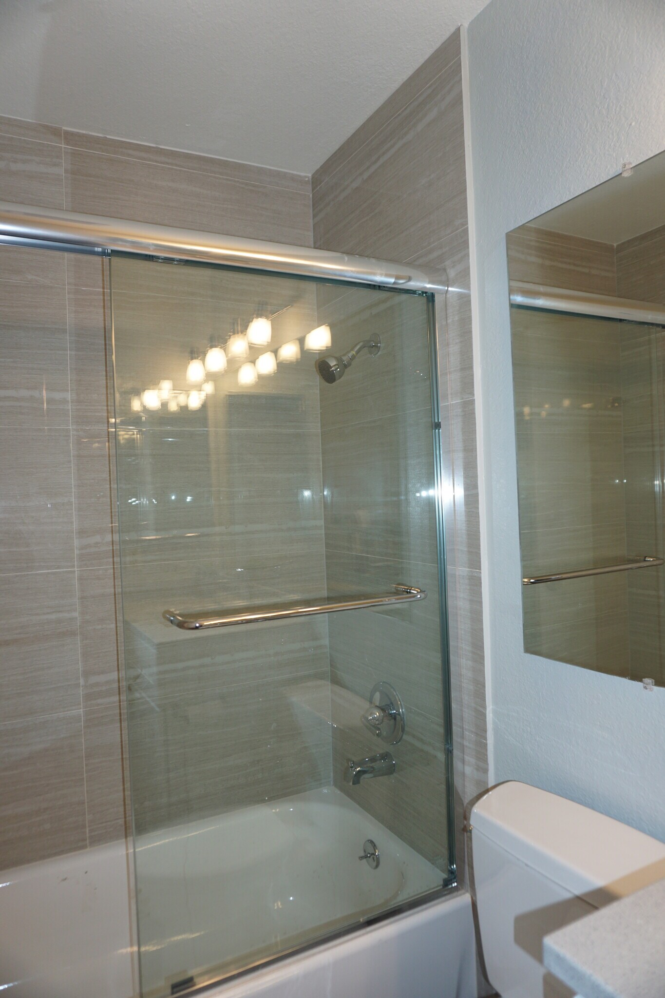 Building Photo - 39199 Guardino Dr