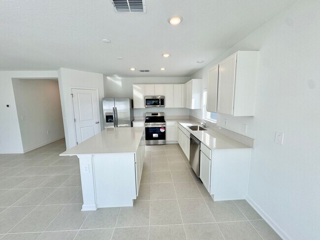 Building Photo - Be the First to Live Here | Stunning New Construction Home in Hidden Ridge