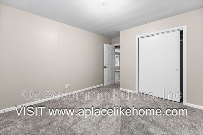 Building Photo - 6535 Melrose Ln