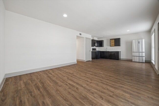 Building Photo - 4300 Rosslyn Rd