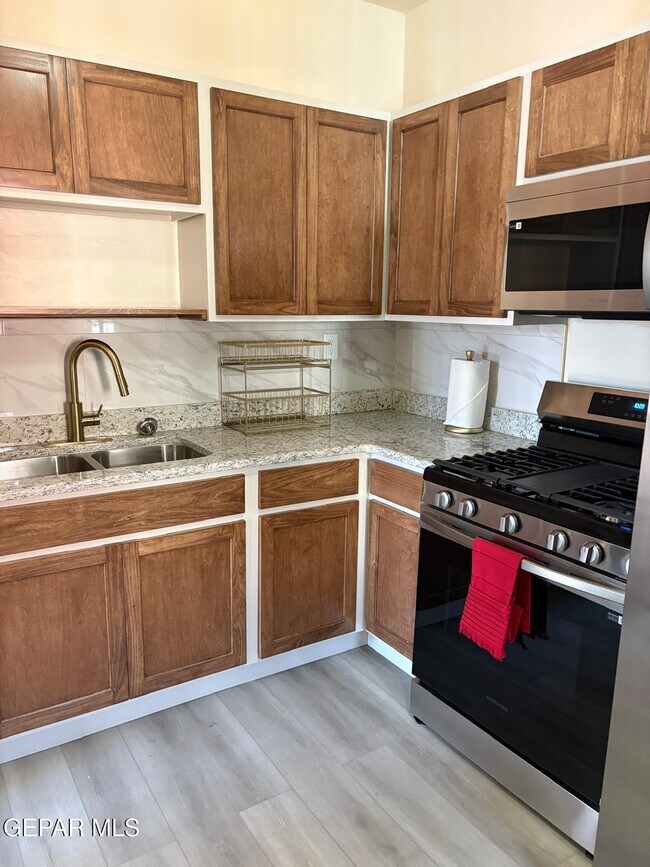 Building Photo - 3418 Pershing Dr