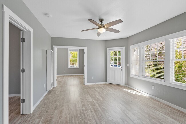 Building Photo - 547 Randolph St