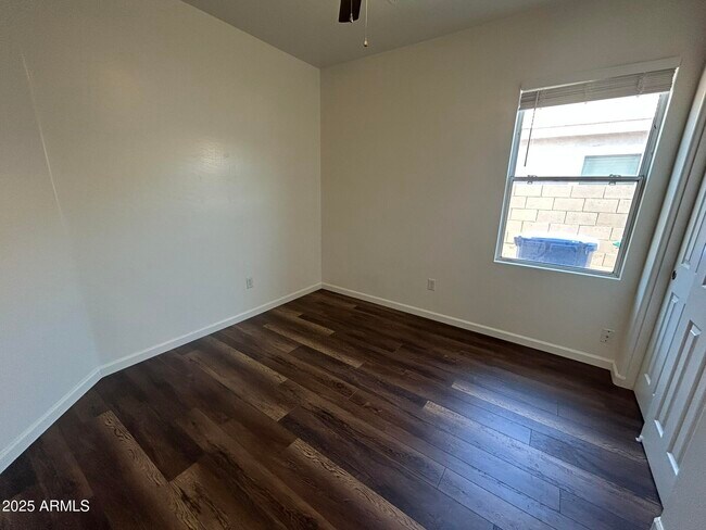 Building Photo - 7210 S 41st Dr