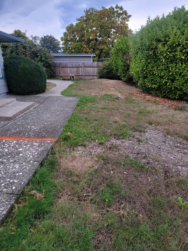 Building Photo - 10617 Westwood Dr SW