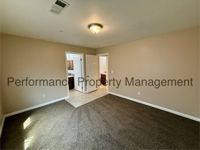 Building Photo - 624 Knotts St