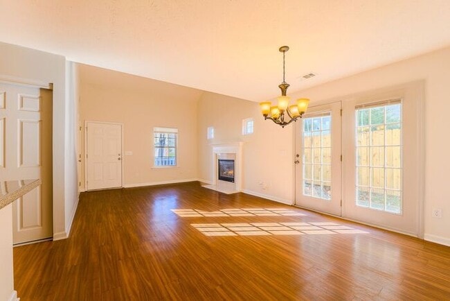 Building Photo - 263 Silver Ridge Dr