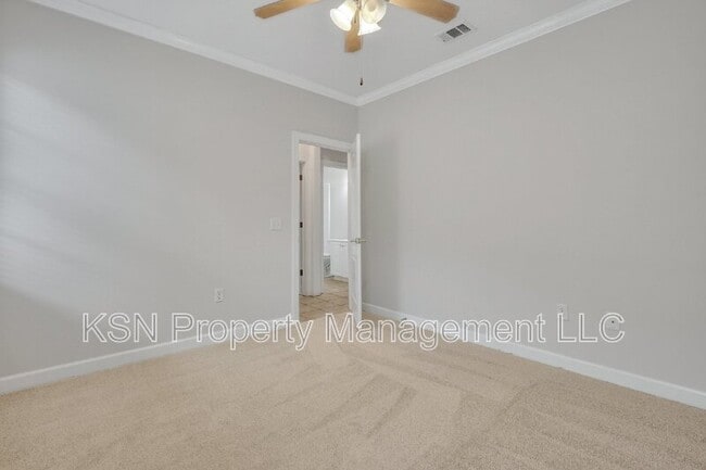 Building Photo - 5 Southernwood Pl