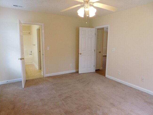 Building Photo - 113 Fairmount Way