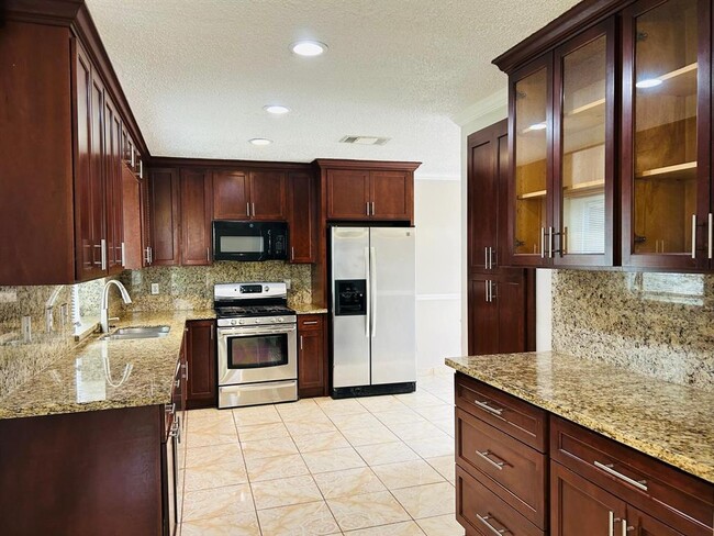 Building Photo - 13538 Clarewood Dr