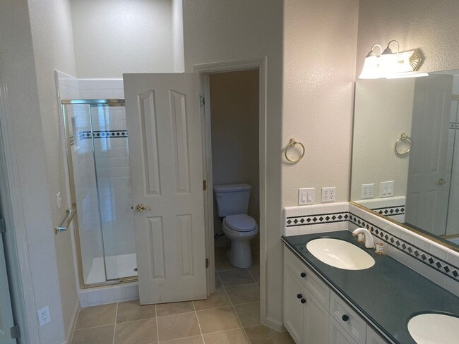 Building Photo - Beautiful Lakefront Home in the Vineyard! 55+ community