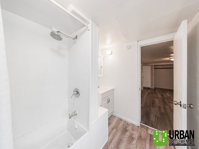 Building Photo - 370 E 8th Ave