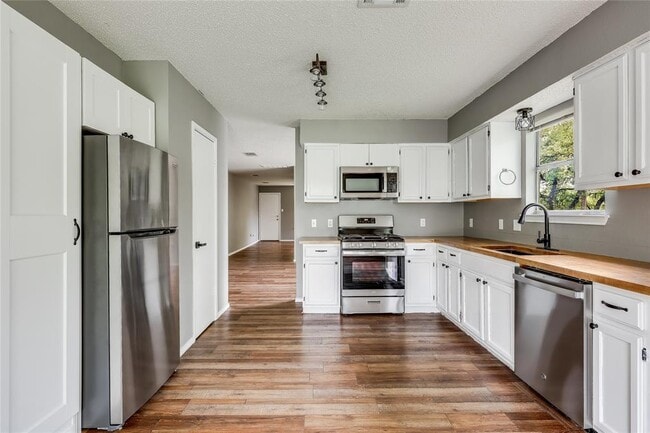 Building Photo - 3109 Blazing Star Trail