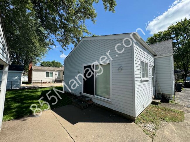 Building Photo - Charming 3-Bedroom Ranch in Berkley - Idea...