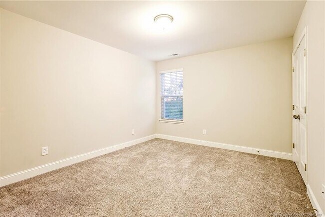 Building Photo - 136 Loch Ln
