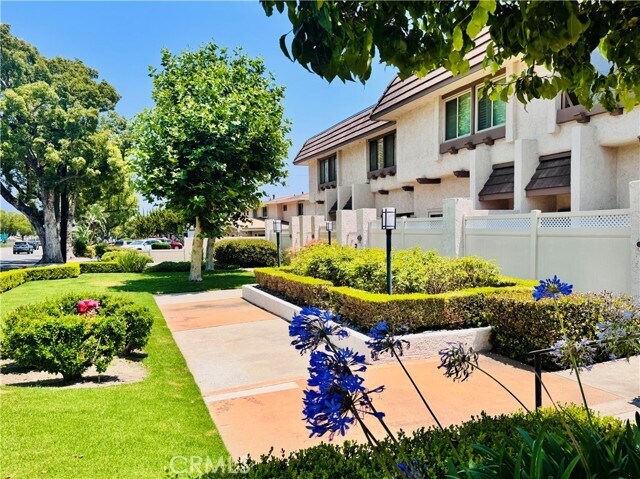 Building Photo - 848 W Huntington Dr