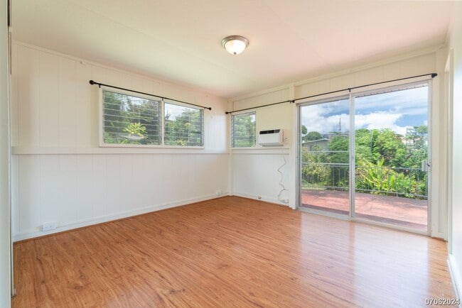 Building Photo - Rarely Available 3BA/2BA/2 Pkg SF in Aiea ...