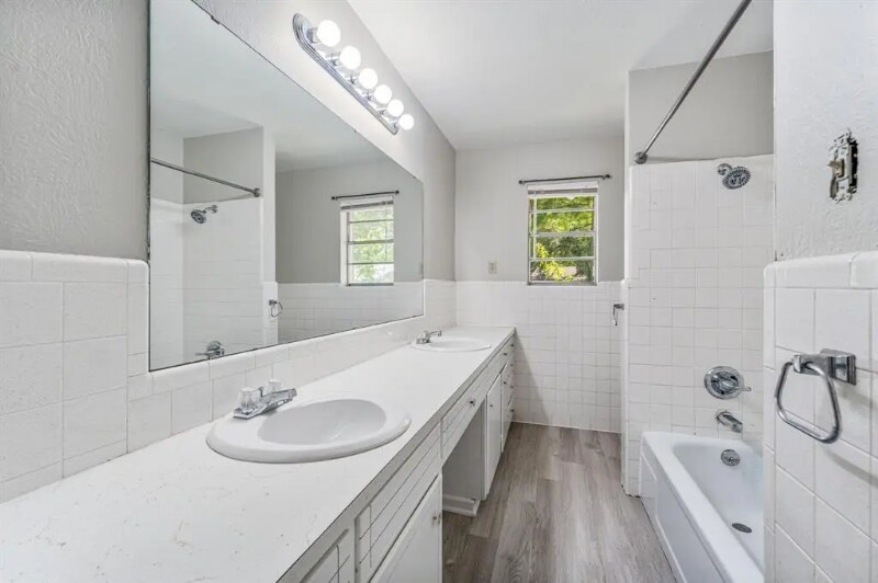 Building Photo - 1016 N Meadowlark Ln