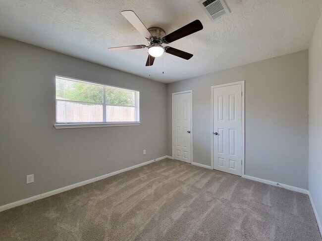 Building Photo - REMODELED 4 BEDROOM 2 BATH LEASE HOME IN HOUSTON