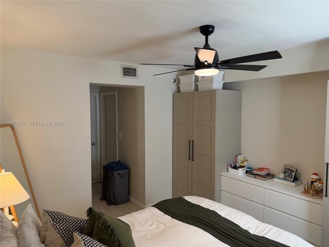 Building Photo - 882 NW 92nd Ave