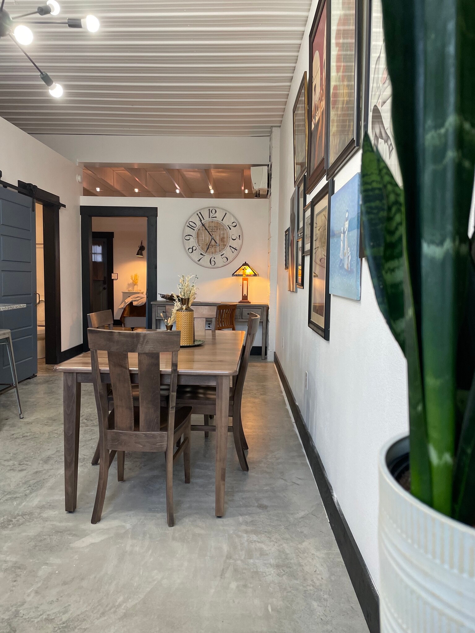 DINING ROOM - 475 S Hickory St