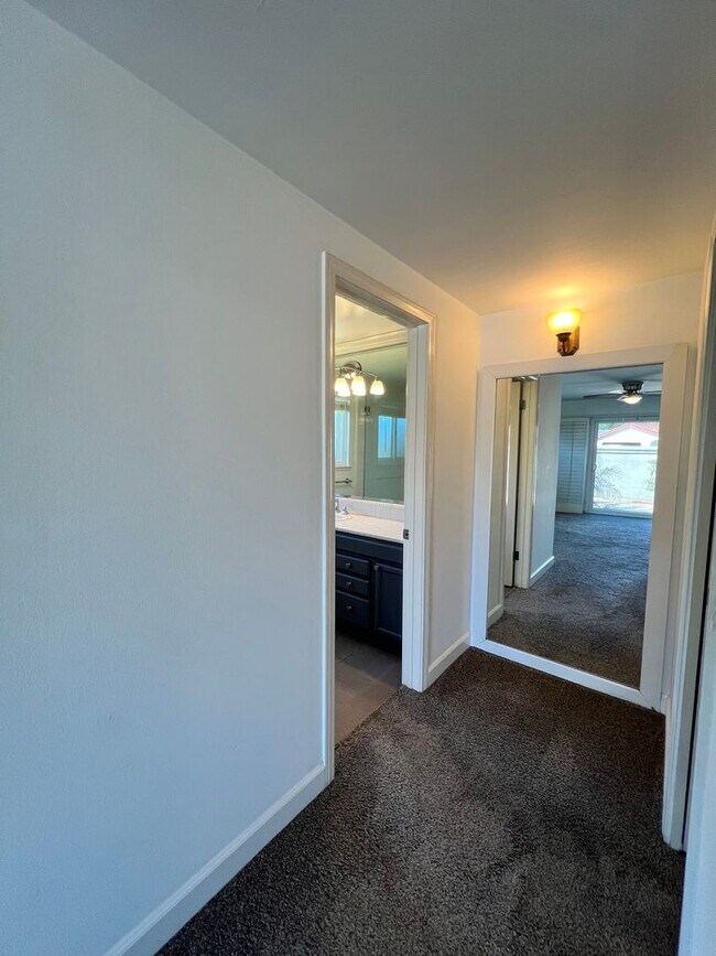 Building Photo - 3 Bed 2.5 Bath Fountain Valley Beauty Now Available