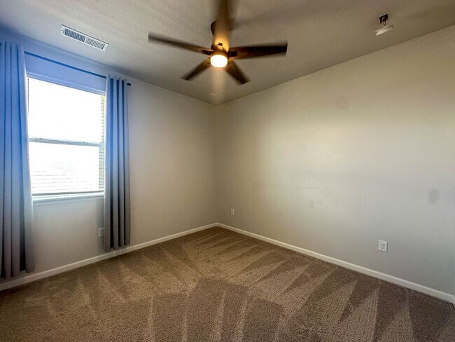 Building Photo - Alder Creek 3bd 2.5ba paired home for rent!