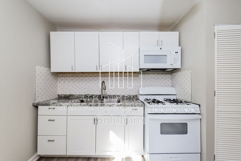 Building Photo - 4930 Rumley Cir