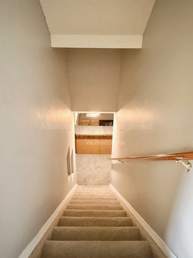 Building Photo - 2825 Dristol Dr