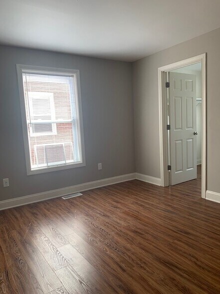 Building Photo - 641 W 44th St