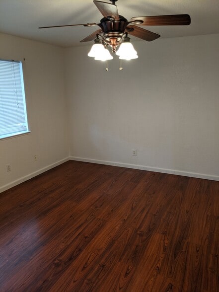 Building Photo - 127 Huber Ct