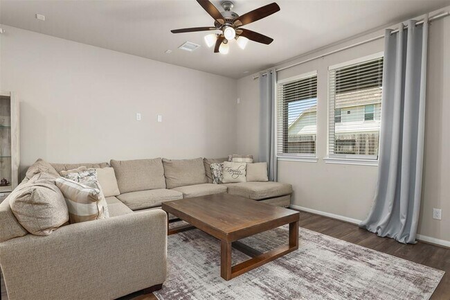 Building Photo - 2302 Sweet Bay Dr